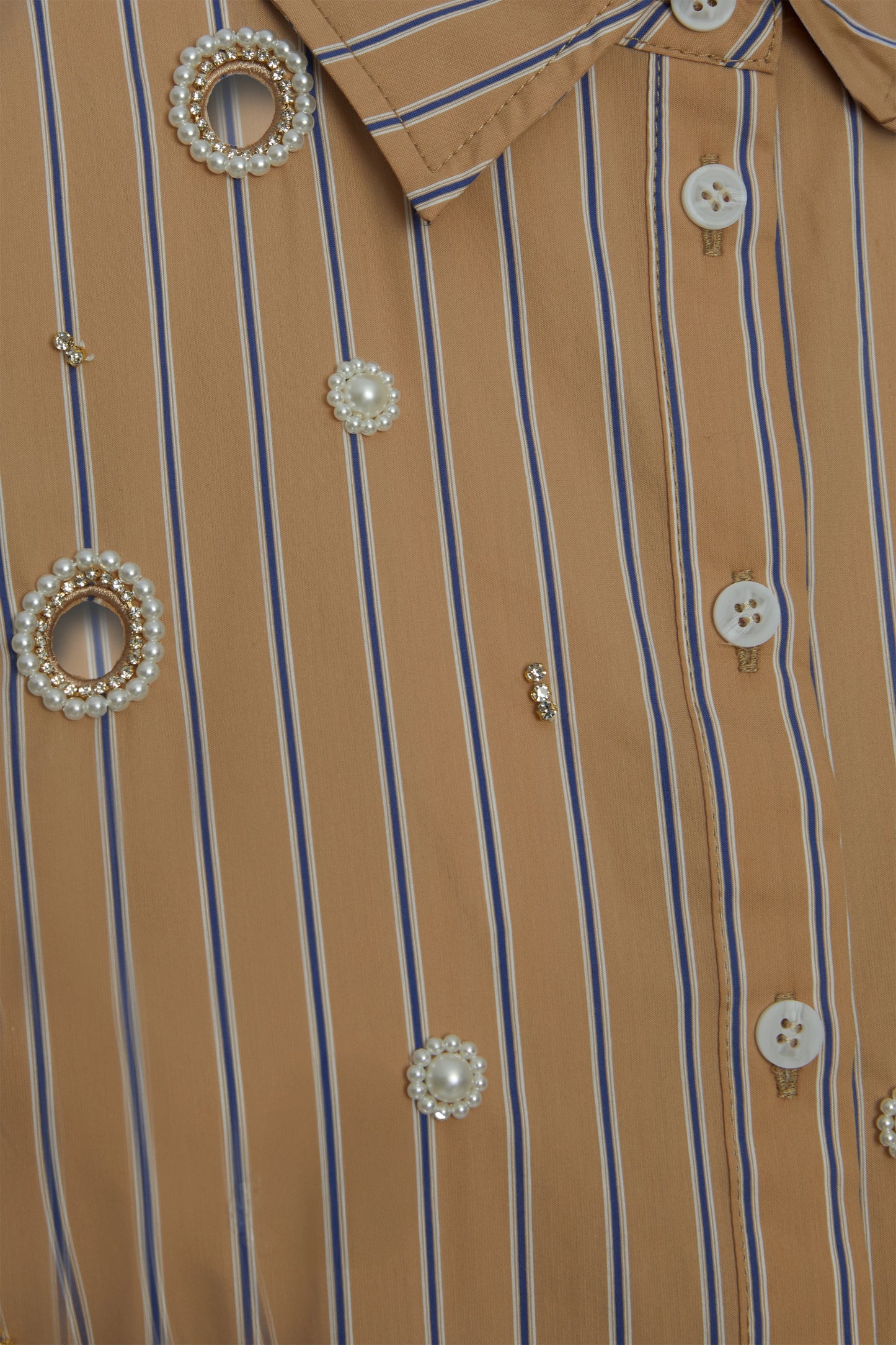 Detalle final de vestido midi BSB con pedrería