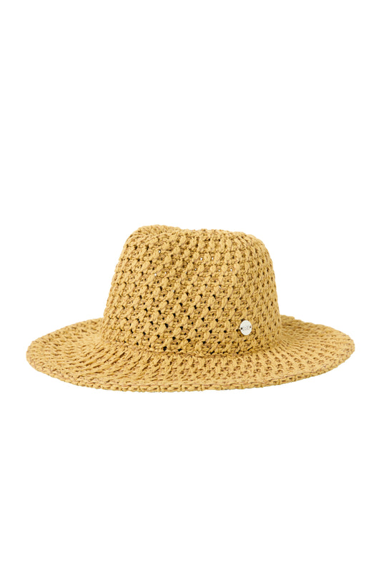 Detalle de sombrero de rafia BSB para mujer