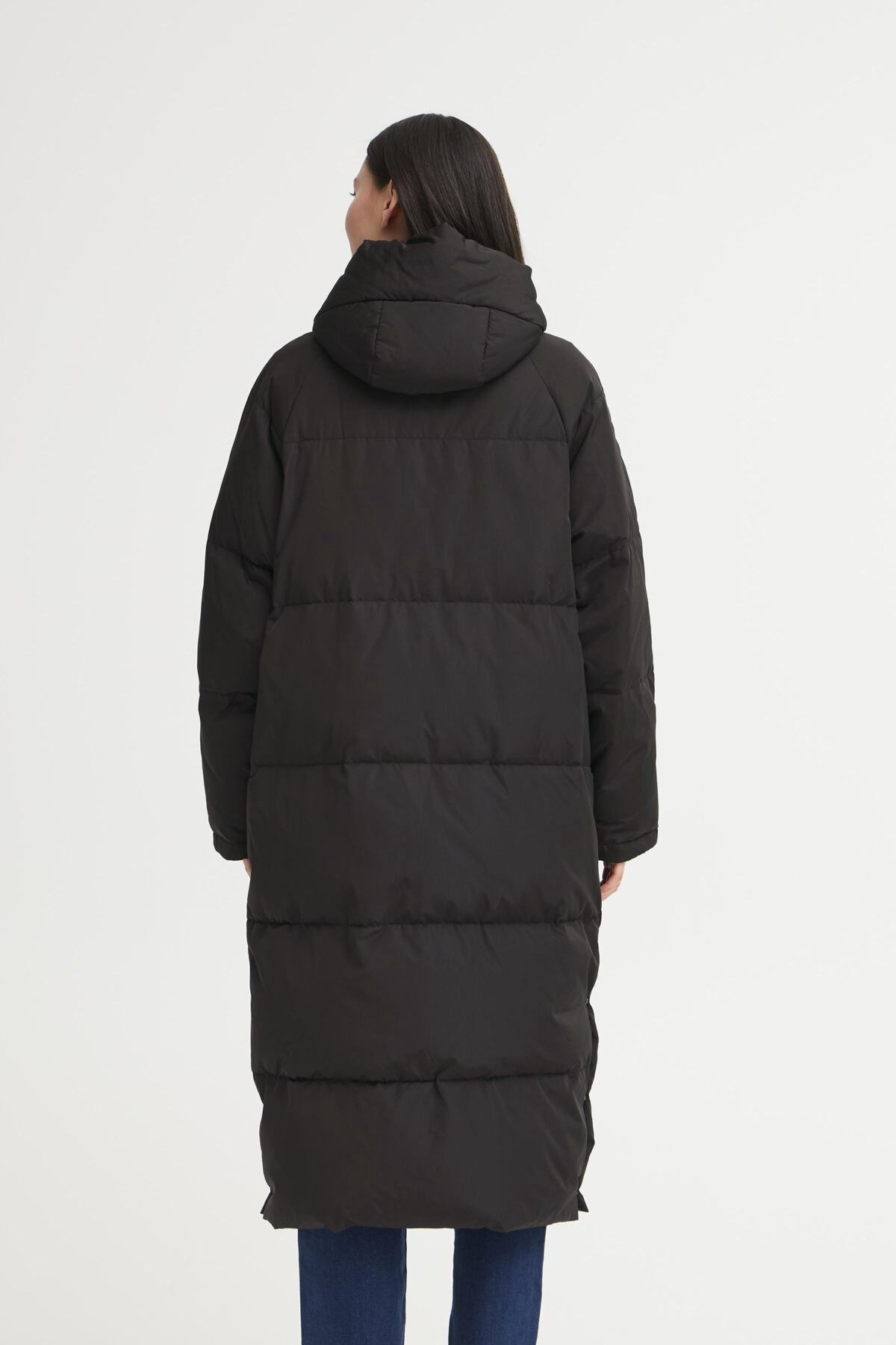 Plumífero largo acolchado con capucha — vista trasera