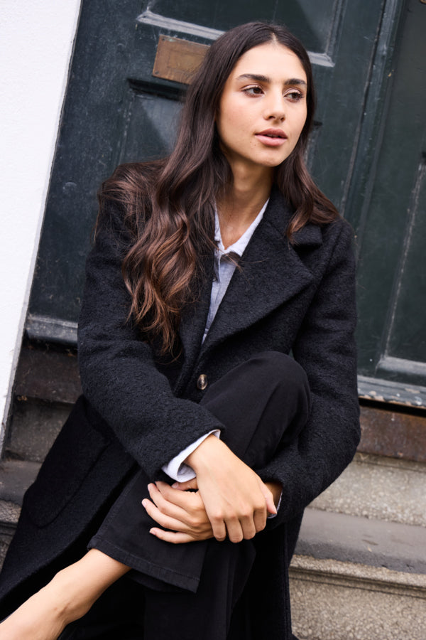 Abrigo clásico “Ihstipa” — vista exterior urbana