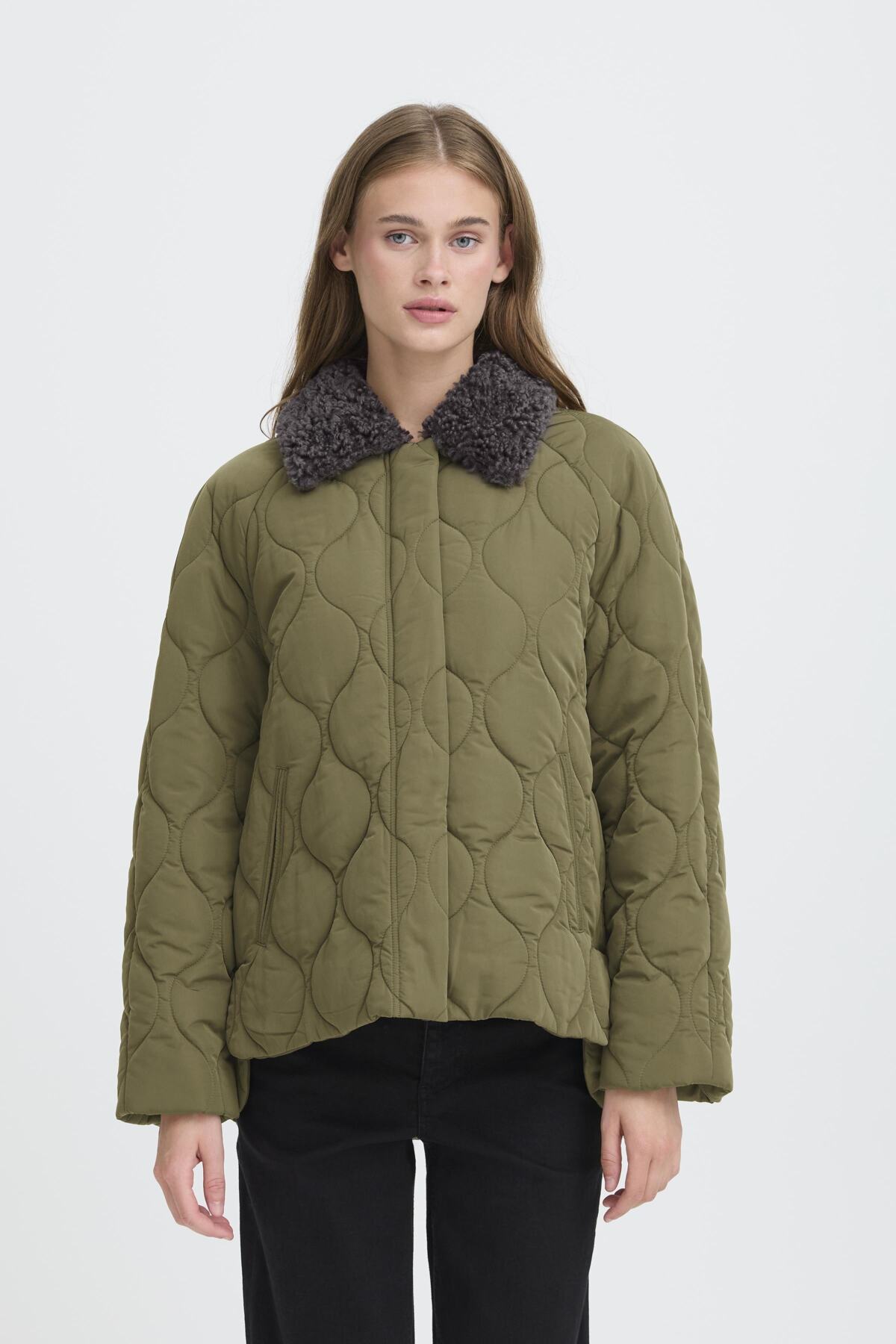 Cazadora acolchada “Ihsonora” — look completo