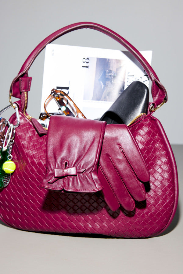 Guantes de piel frambuesa ICHI — con bolso trenzado a juego