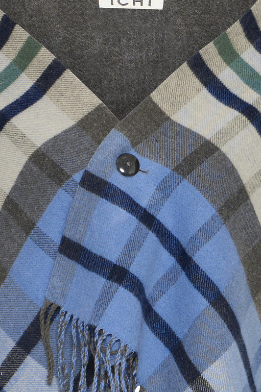 Detalle de flecos y textura del poncho “Iamerle”