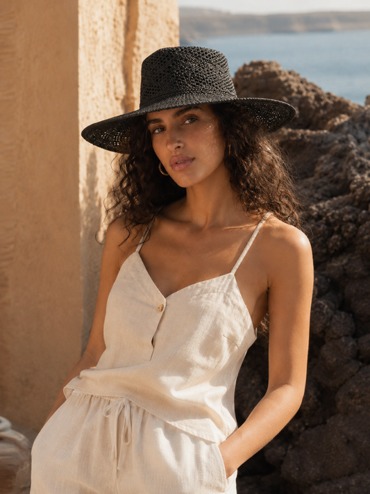 Sombrero negro de verano — IAMAGGIE