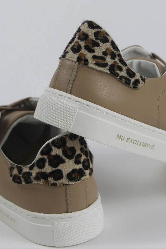 Vista lateral de zapatillas Icon Wild MU the brand
