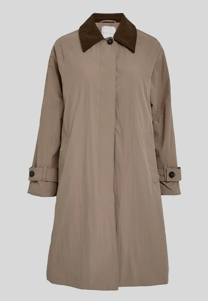 Gabardina “Justine” — vista frontal completa