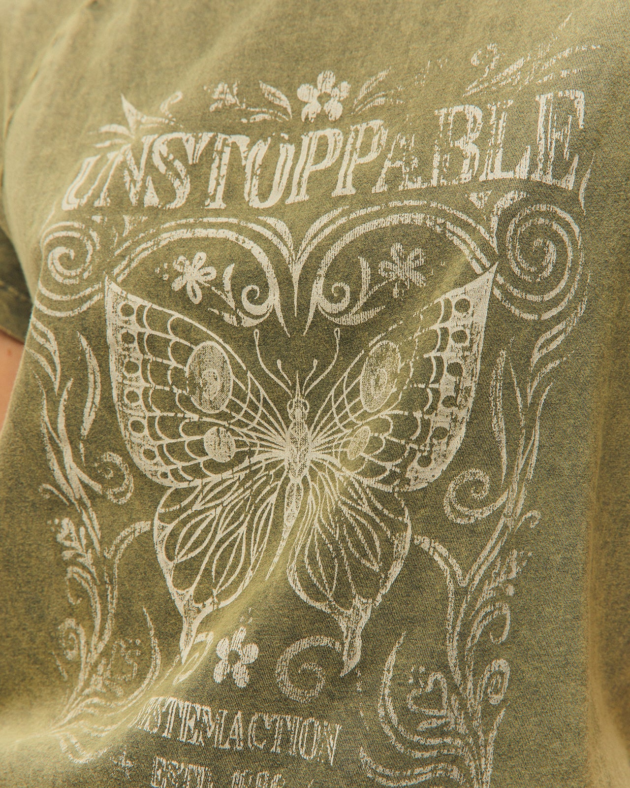 Detalle de Camiseta con print de mariposa de System Action