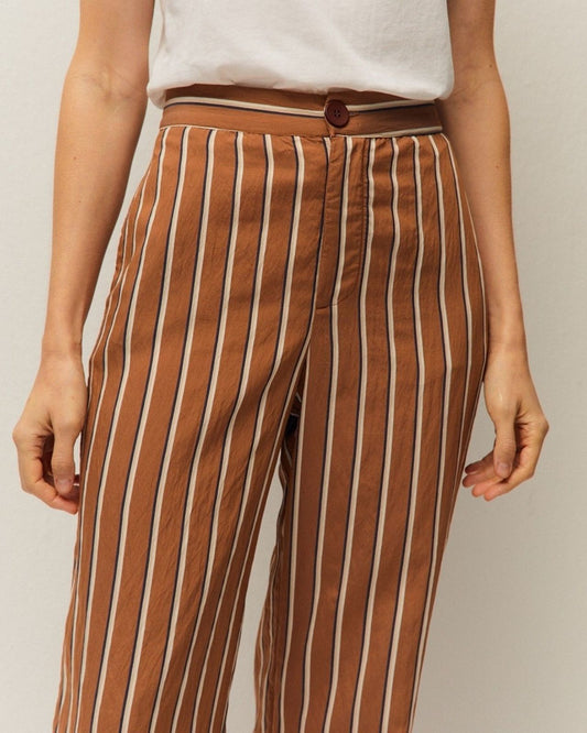 Pantalón ancho de rayas en Camel de System Action