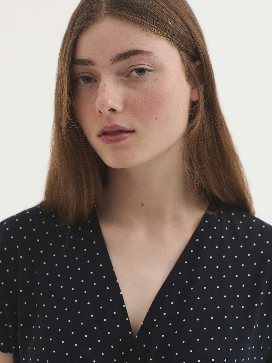 Vista lateral de vestido midi Small Dots Nice Things