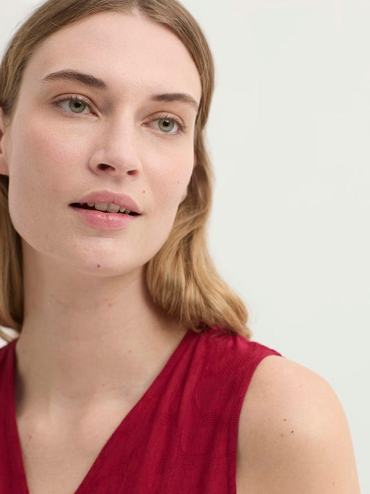 Vestido jacquard floral rojo de Nice Things en color rojo intenso