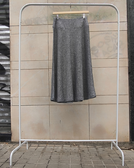 Falda midi evasé Viny en gris claro — vista en percha (portada)