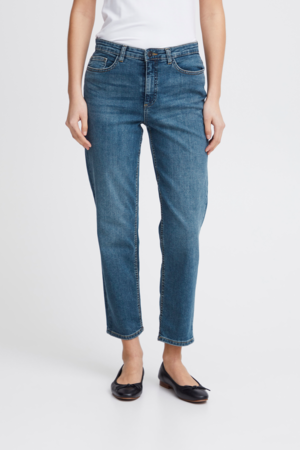 aquero Raven azul — vista frontal en modelo