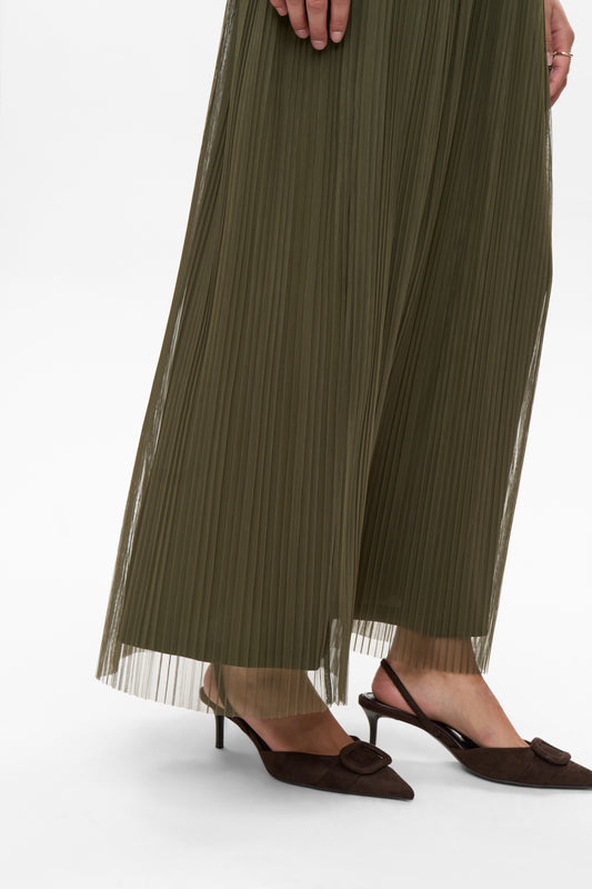 Detalle del bajo y el plisado de la falda Numea