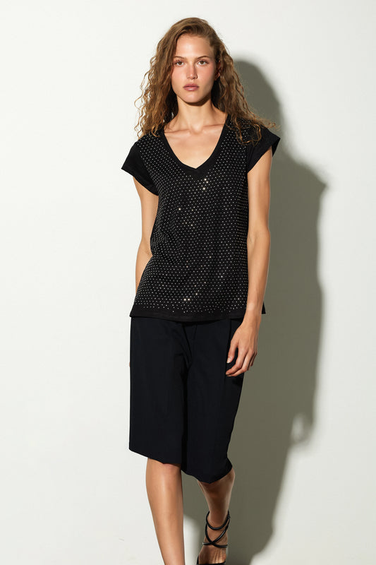 Top de manga corta con strass y escote pico