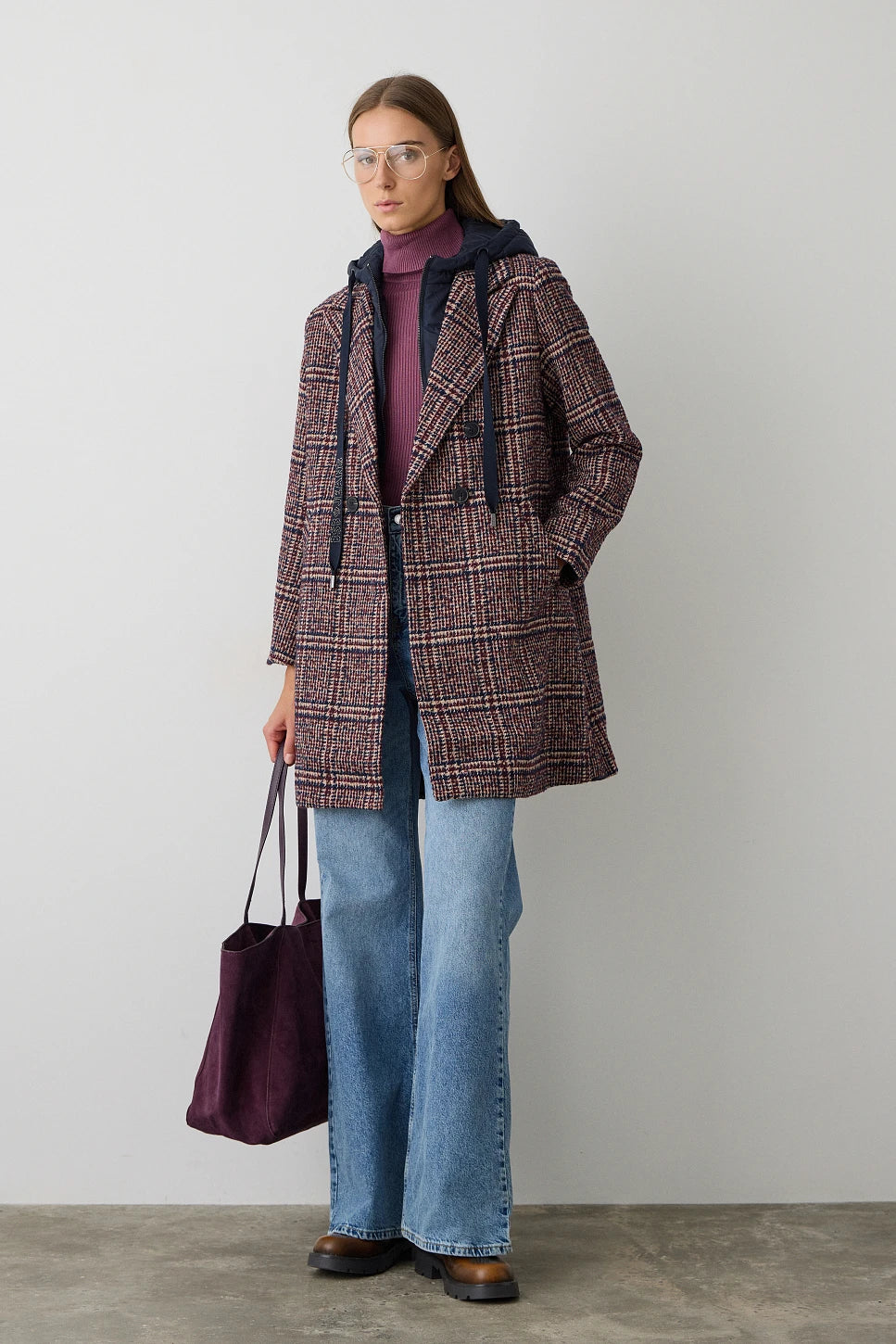 Abrigo pata de gallo con capucha — vista frontal