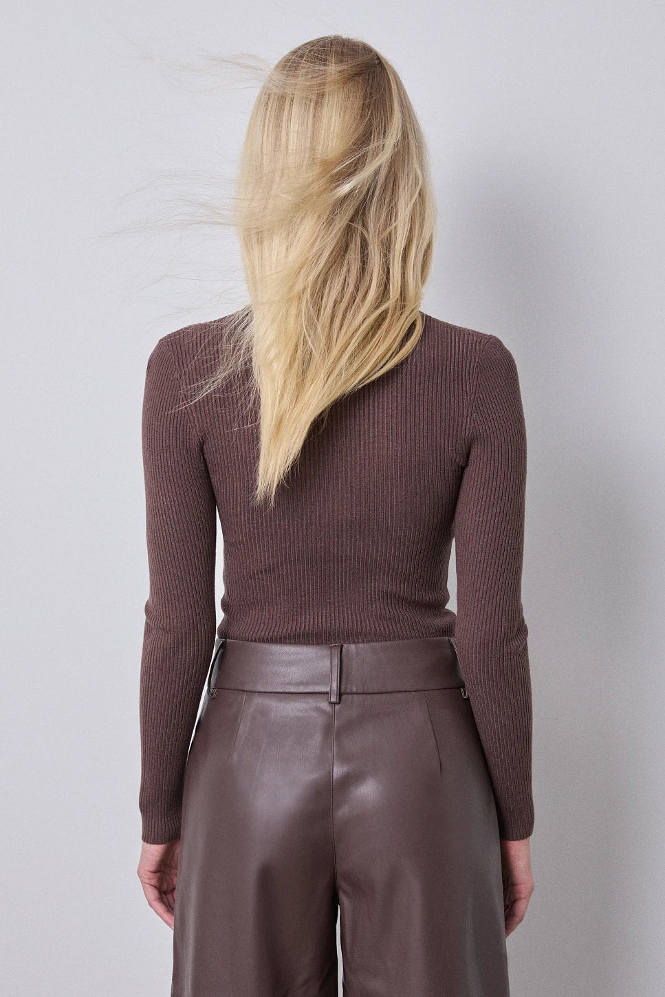 Jersey canalé cuello alto