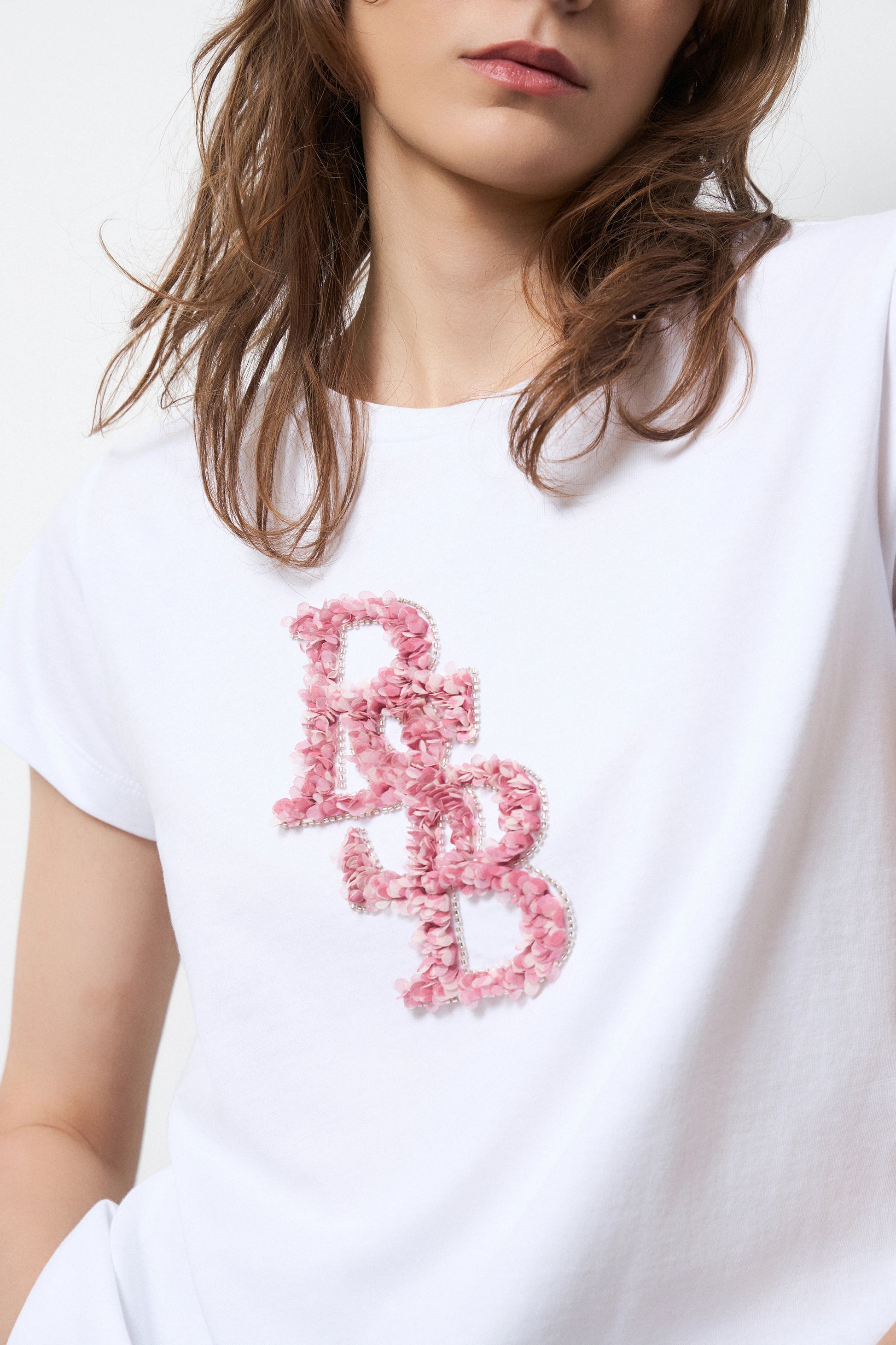 Detalle de Camiseta con logo floral BSB de BSB en color blanco
