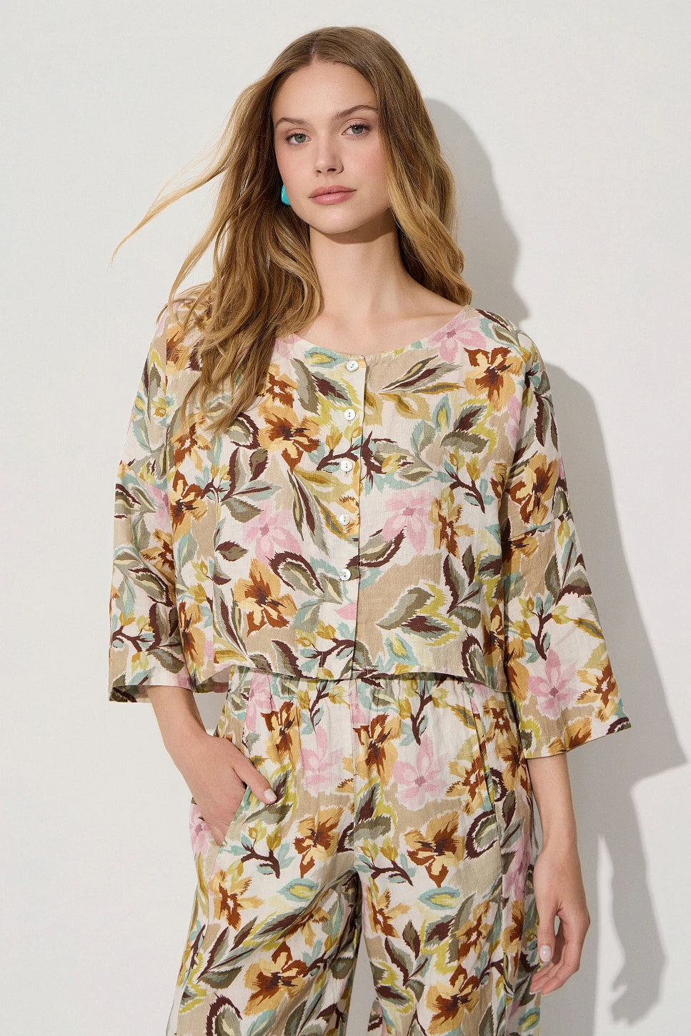 Blusa estampada de lino y manga francesa