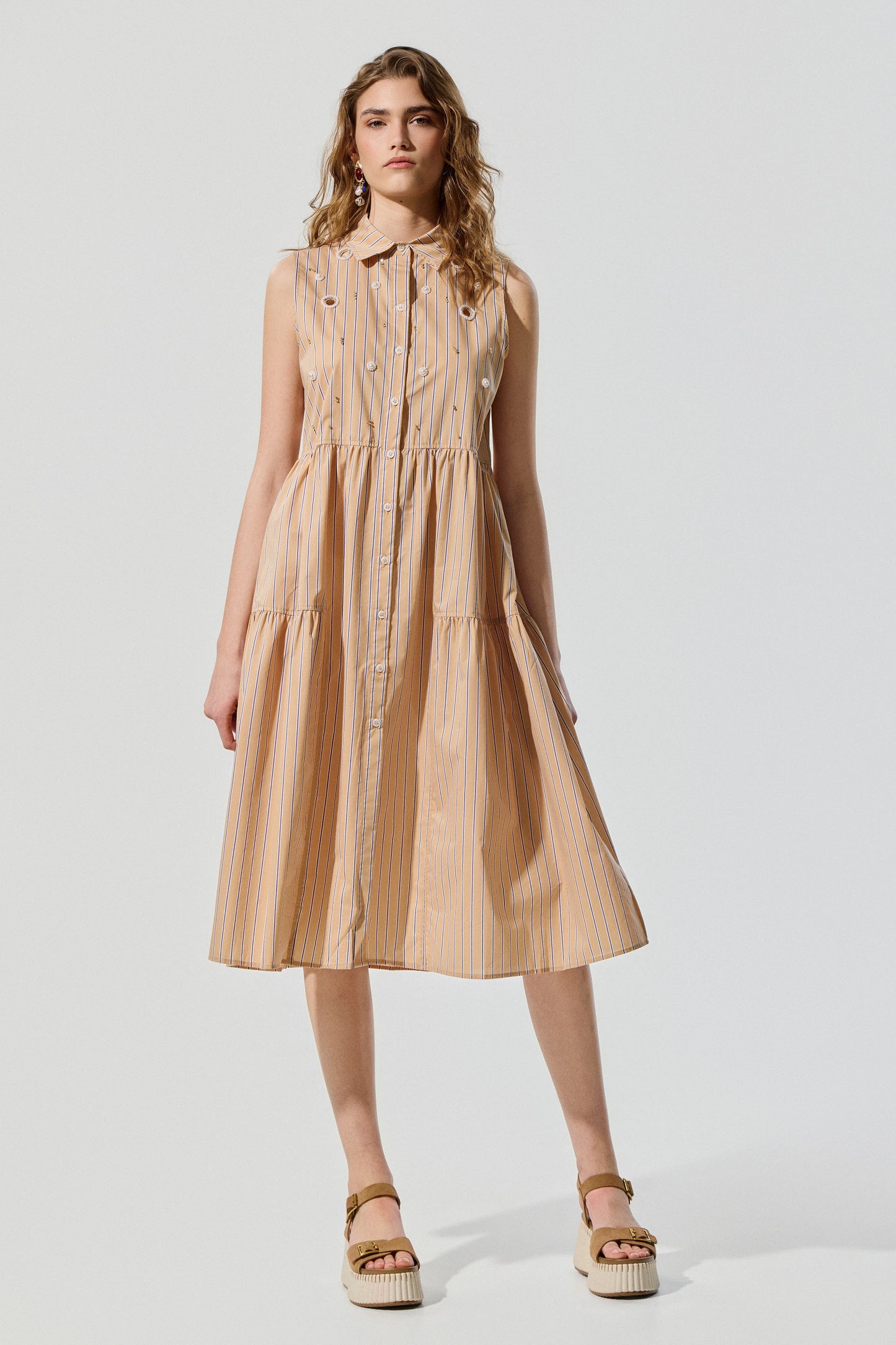 Vista de vestido midi BSB con raya diplomática