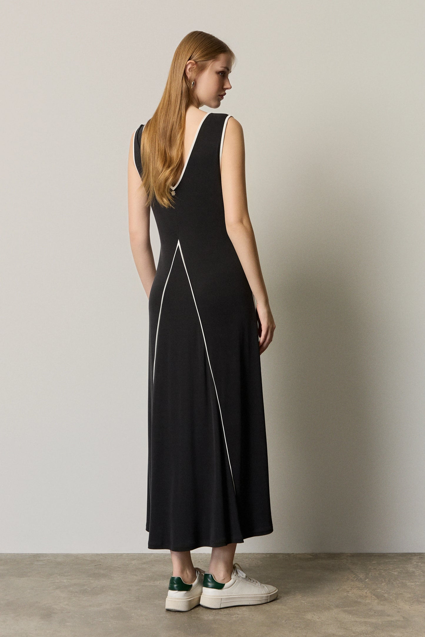 Vestido largo BSB para mujer con línea fluida negra