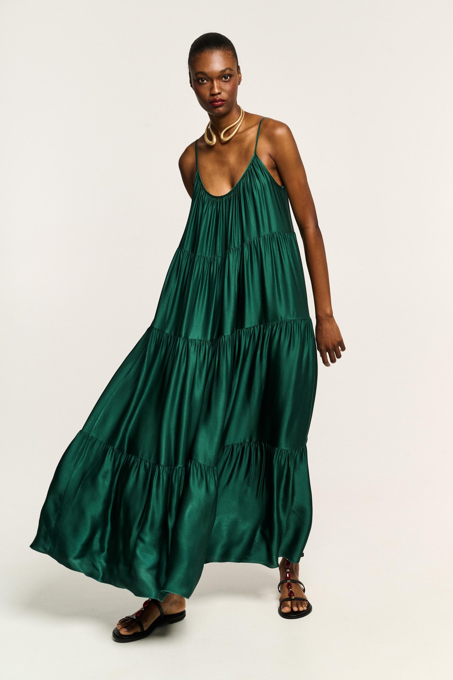 Vestido largo BSB fluido en verde esmeralda