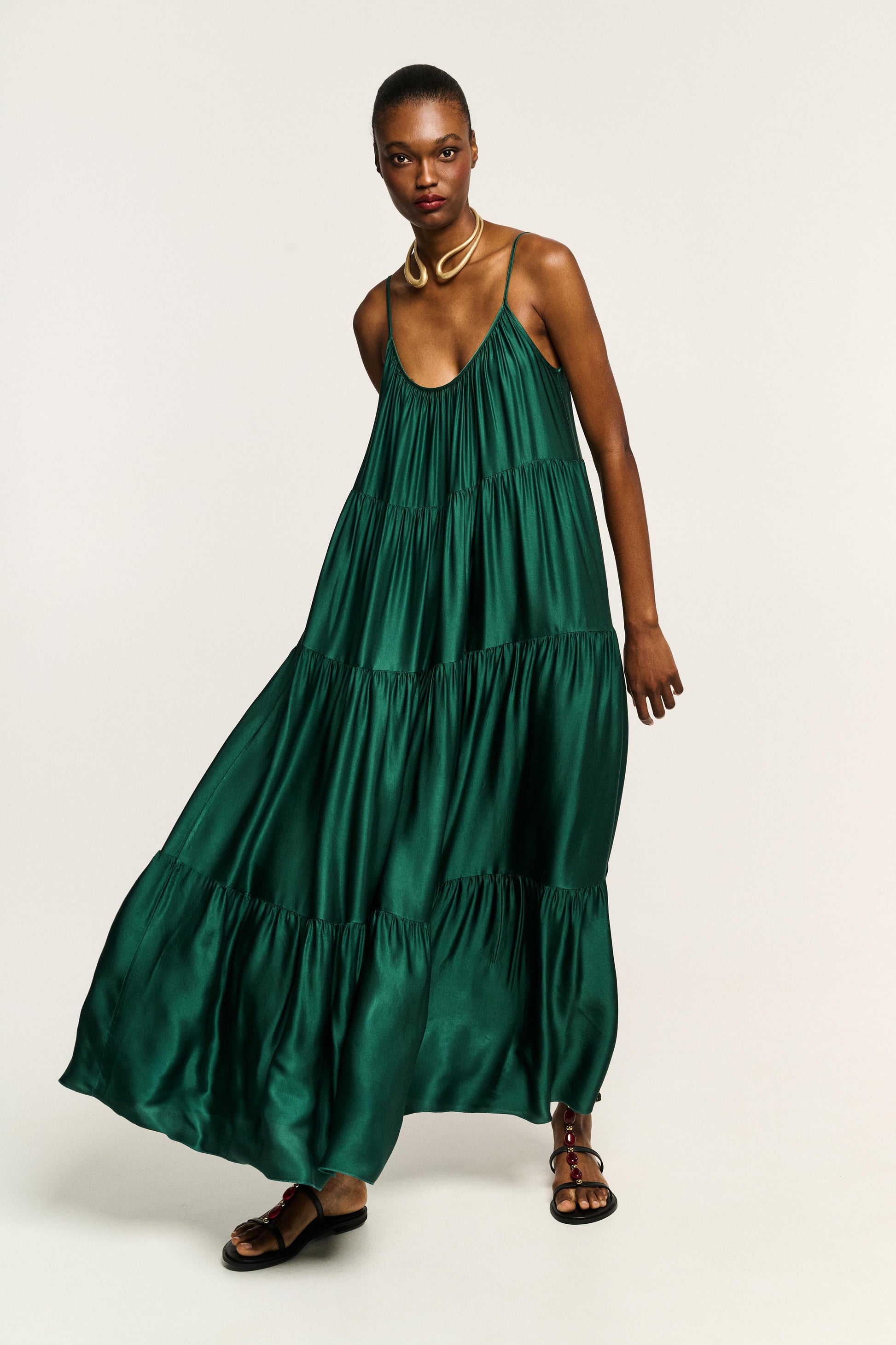 Vestido largo BSB fluido en verde esmeralda