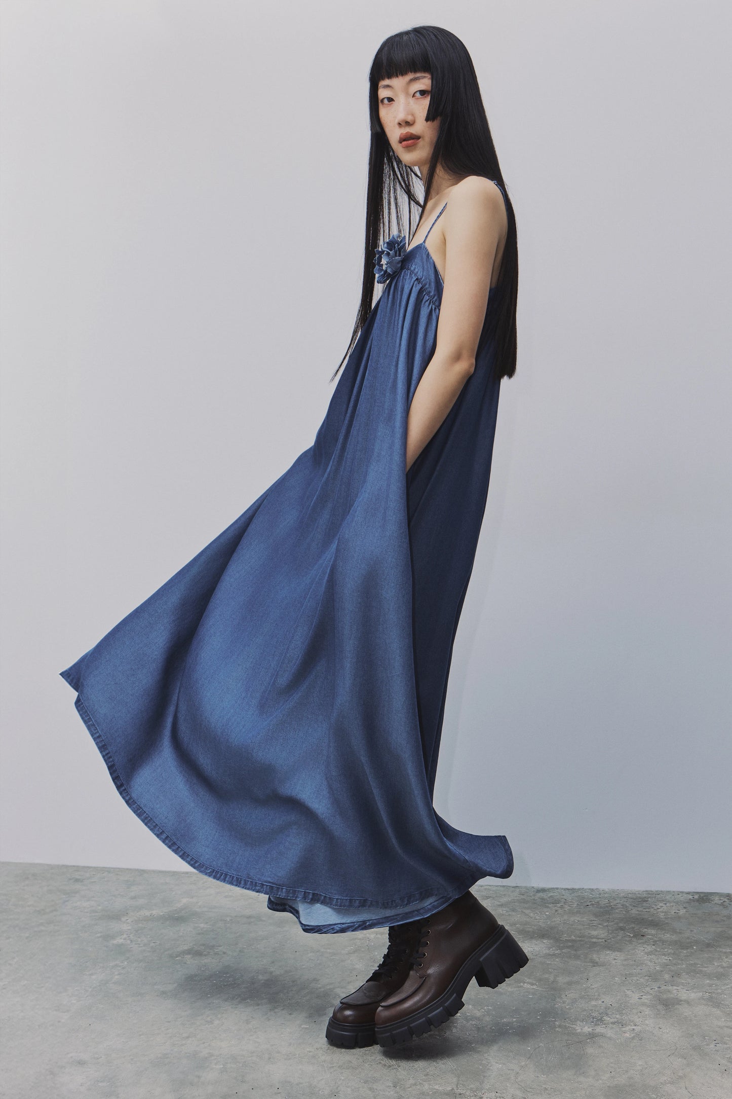 Vestido denim fluido de lyocell de BSB en color azul denim