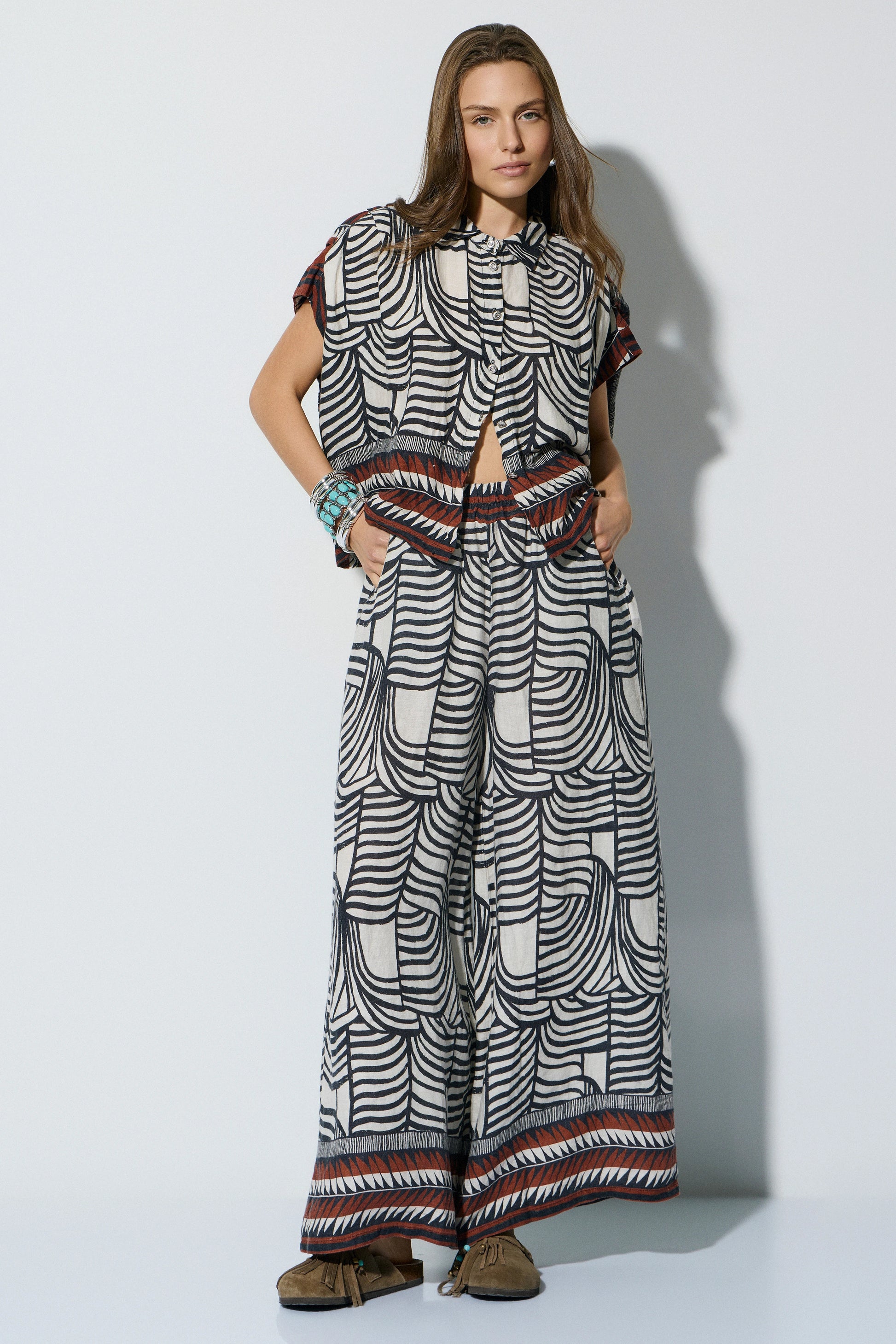 Pantalón estampado BSB para mujer de pierna amplia