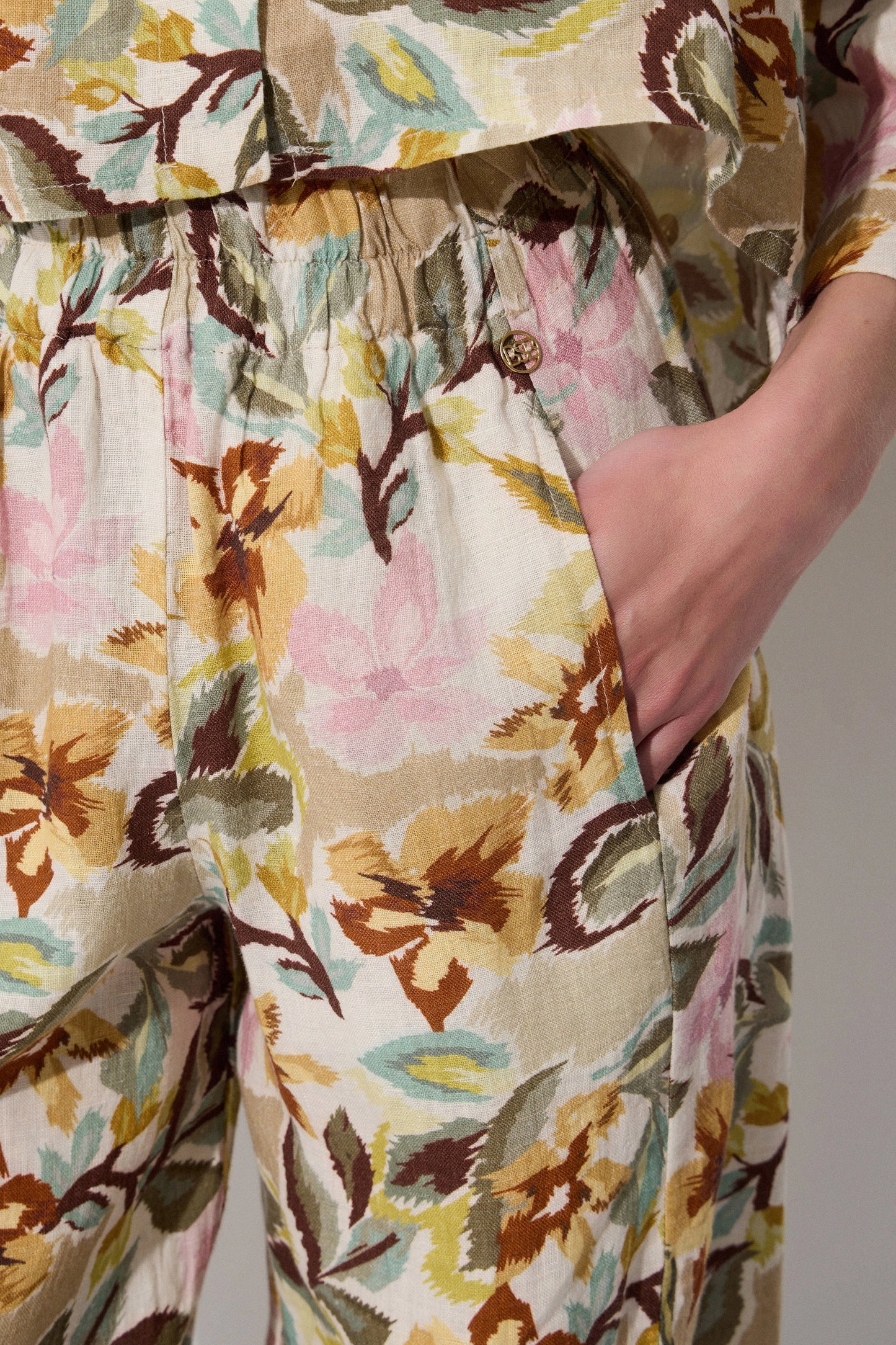 Pantalón estampado de corte relajado