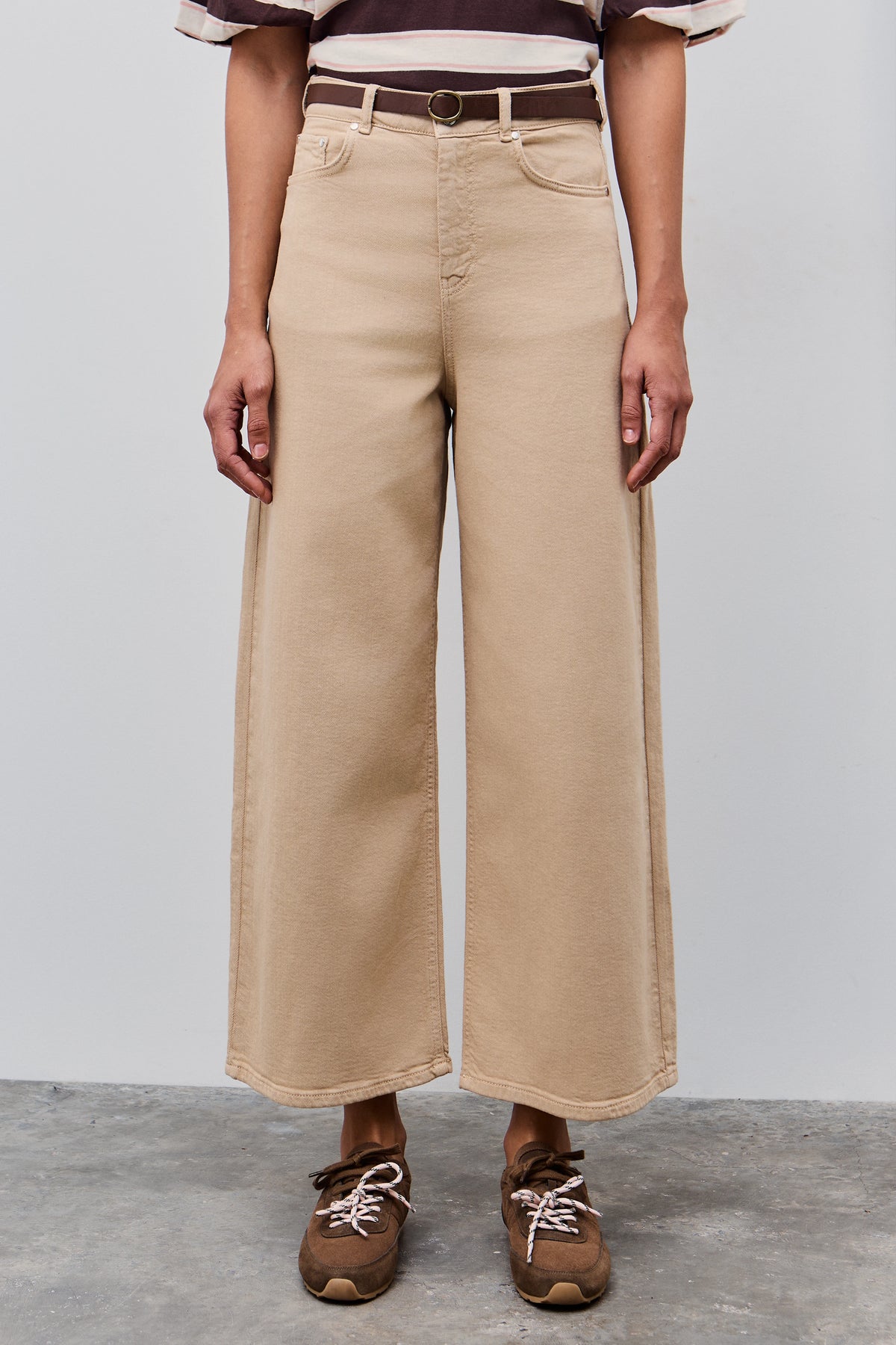 Pantalón recto de algodón en arena de BSB en color arena