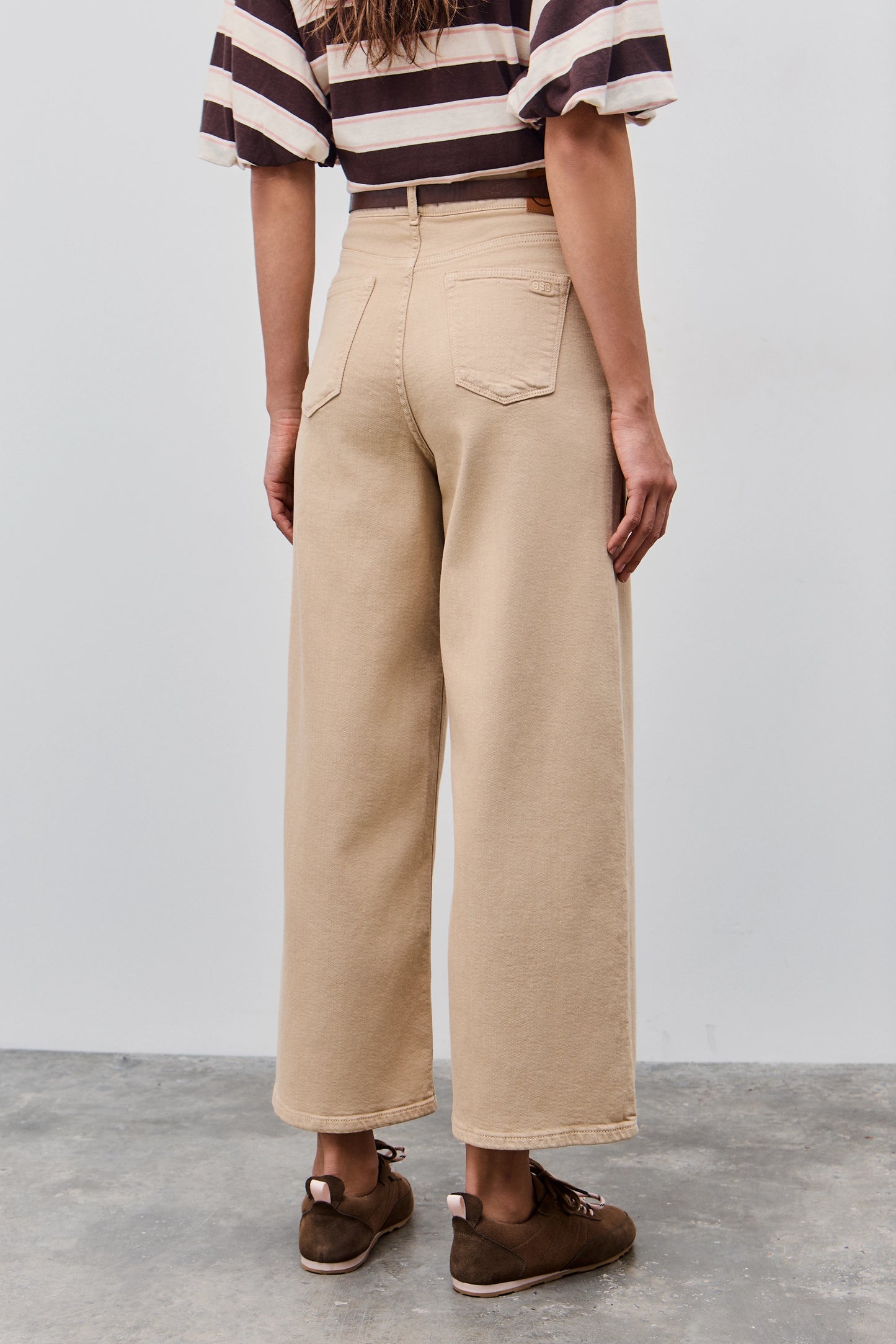 Detalle de Pantalón de algodón de BSB en color arena