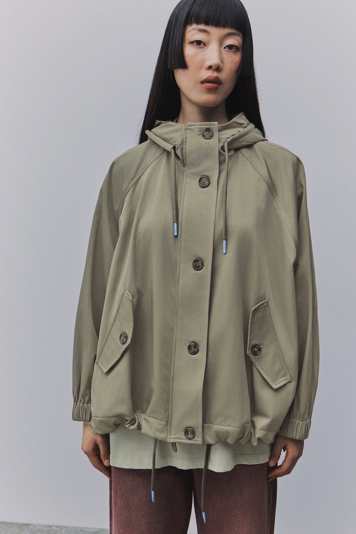 Detalle de Parka corta con capucha de BSB