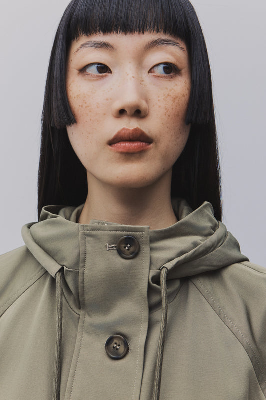 Parka corta con capucha de BSB en color caqui