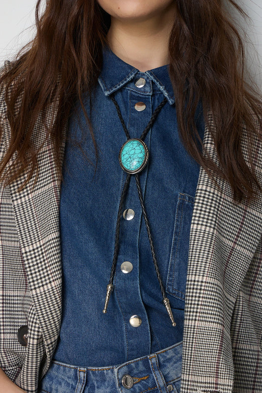 Collar bolo con piedra turquesa de BSB en color negro