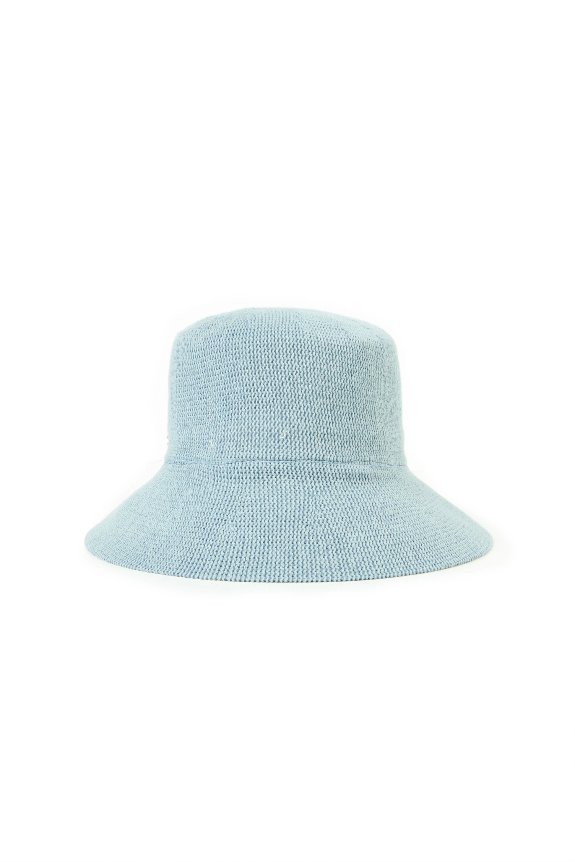 Detalle de sombrero bucket BSB de efecto rizo