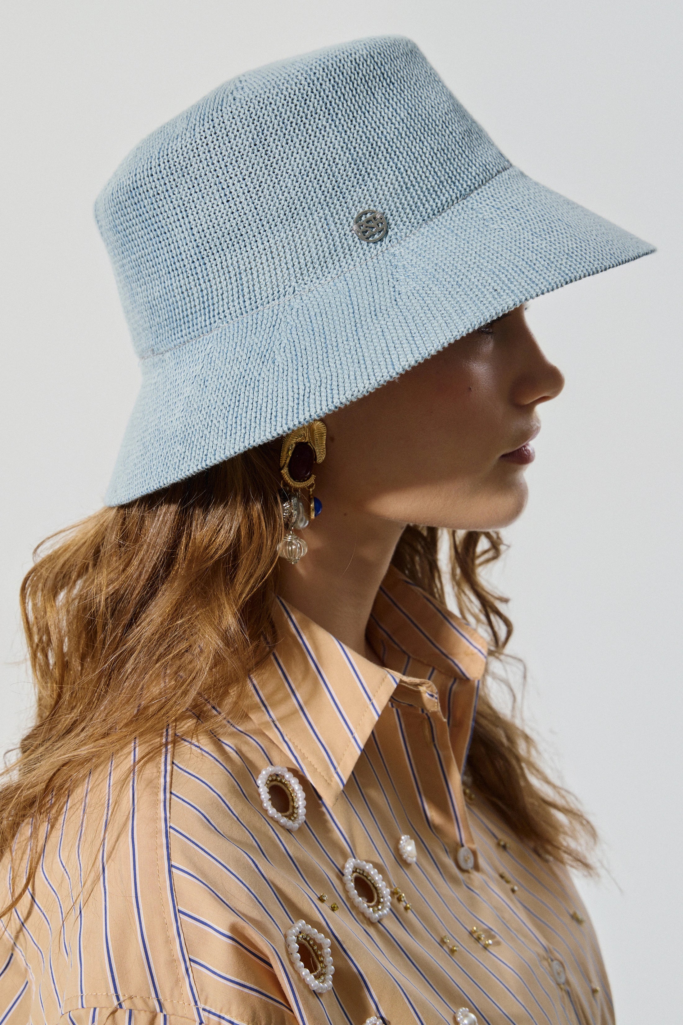 Sombrero bucket de efecto rizo