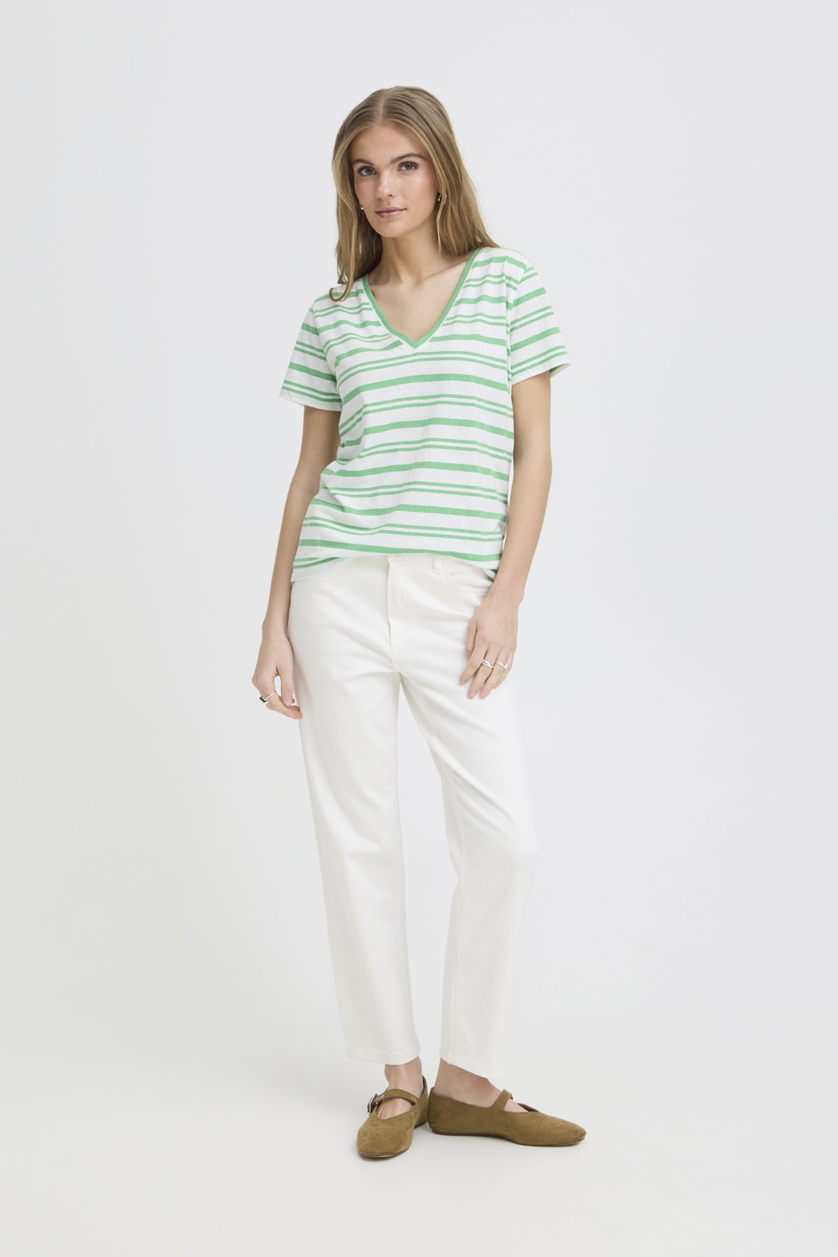 Camiseta básica ICHI IHYULIETTA SS12 para mujer en color verde