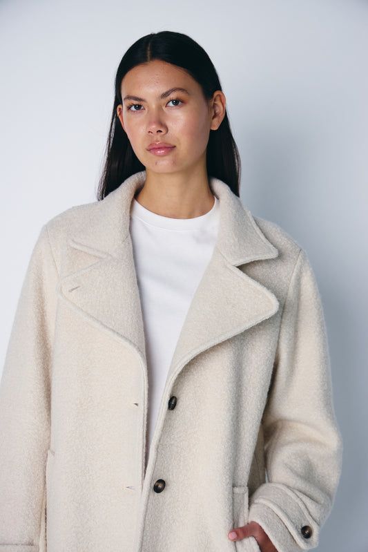 Chaqueta de lana “Ihstipa” color Almond Milk — vista frontal