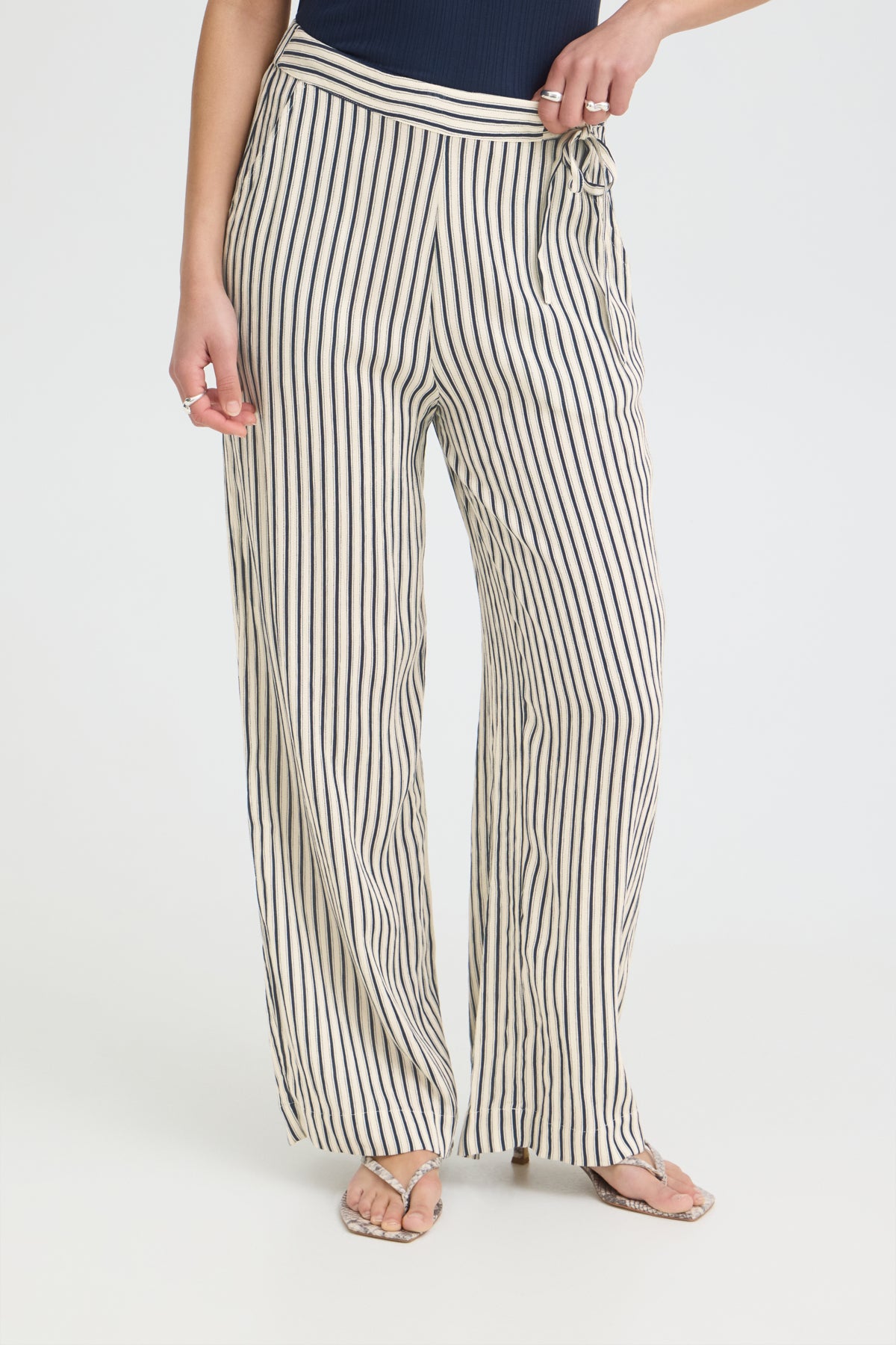 Pantalón fluido de rayas azul marino — Ihmarrakech