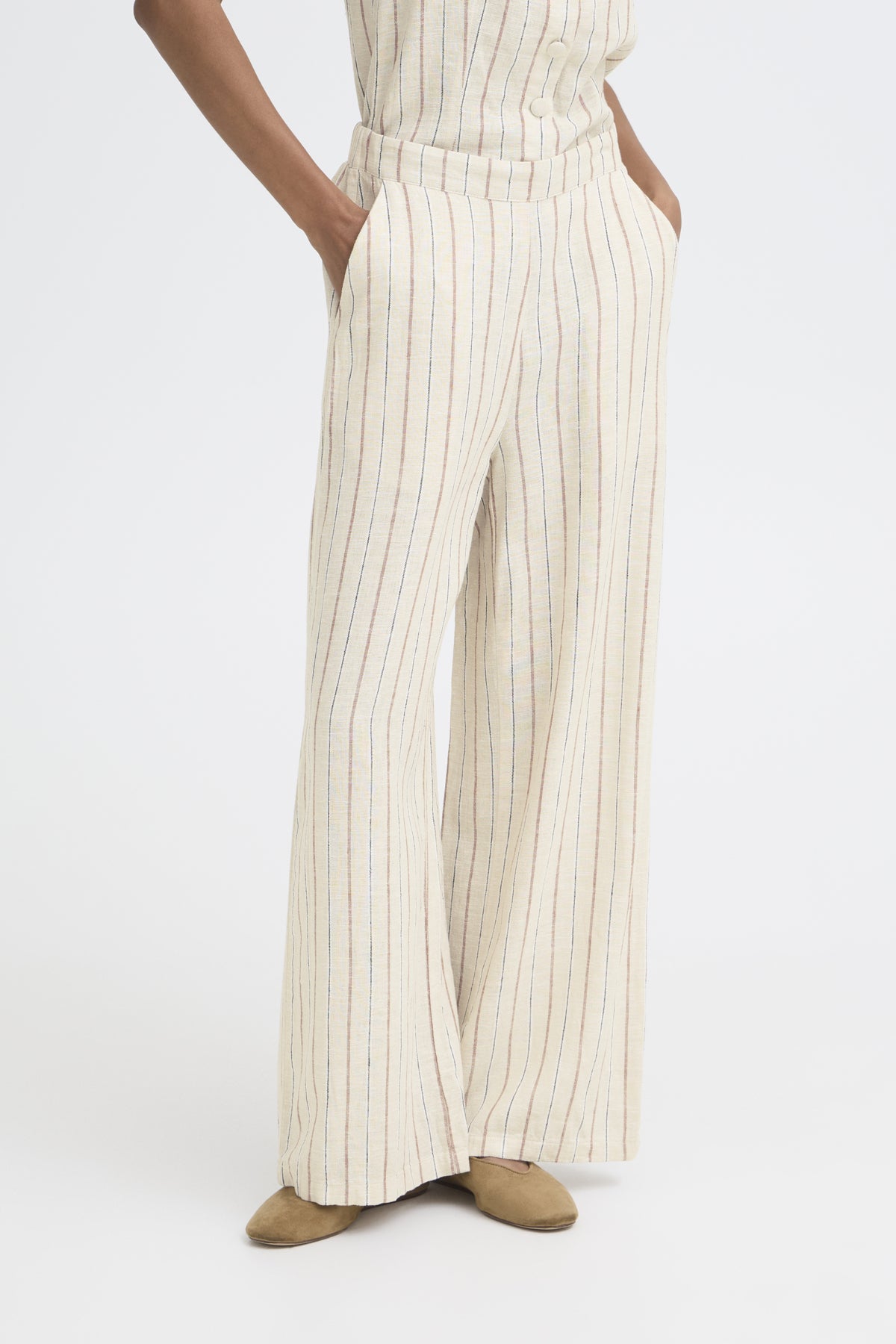 Pantalón de rayas ICHI para mujer en tonos marrón