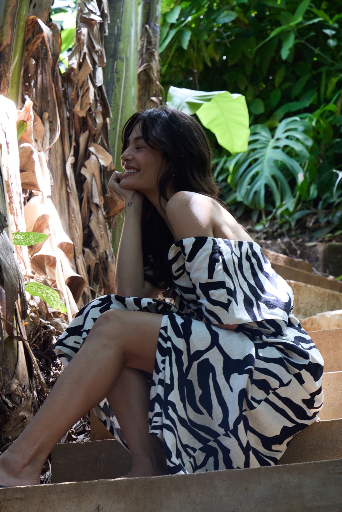 Detalle de vestido estampado animal ICHI para mujer