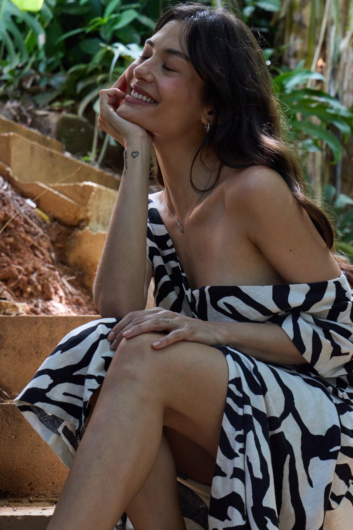 Vista de vestido ICHI IHLINNO con estampado animal