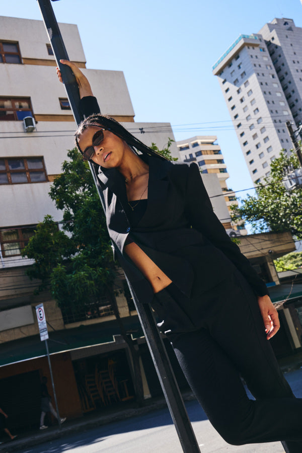 Blazer largo estructurado de ICHI en negro