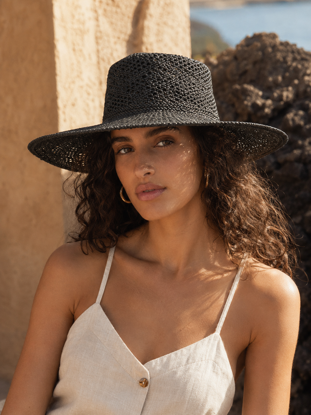 Sombrero negro de verano — IAMAGGIE