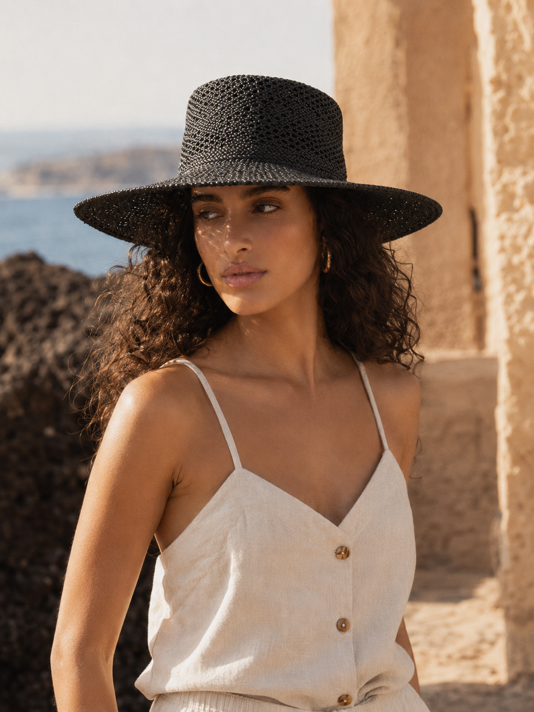 Sombrero negro de verano — IAMAGGIE