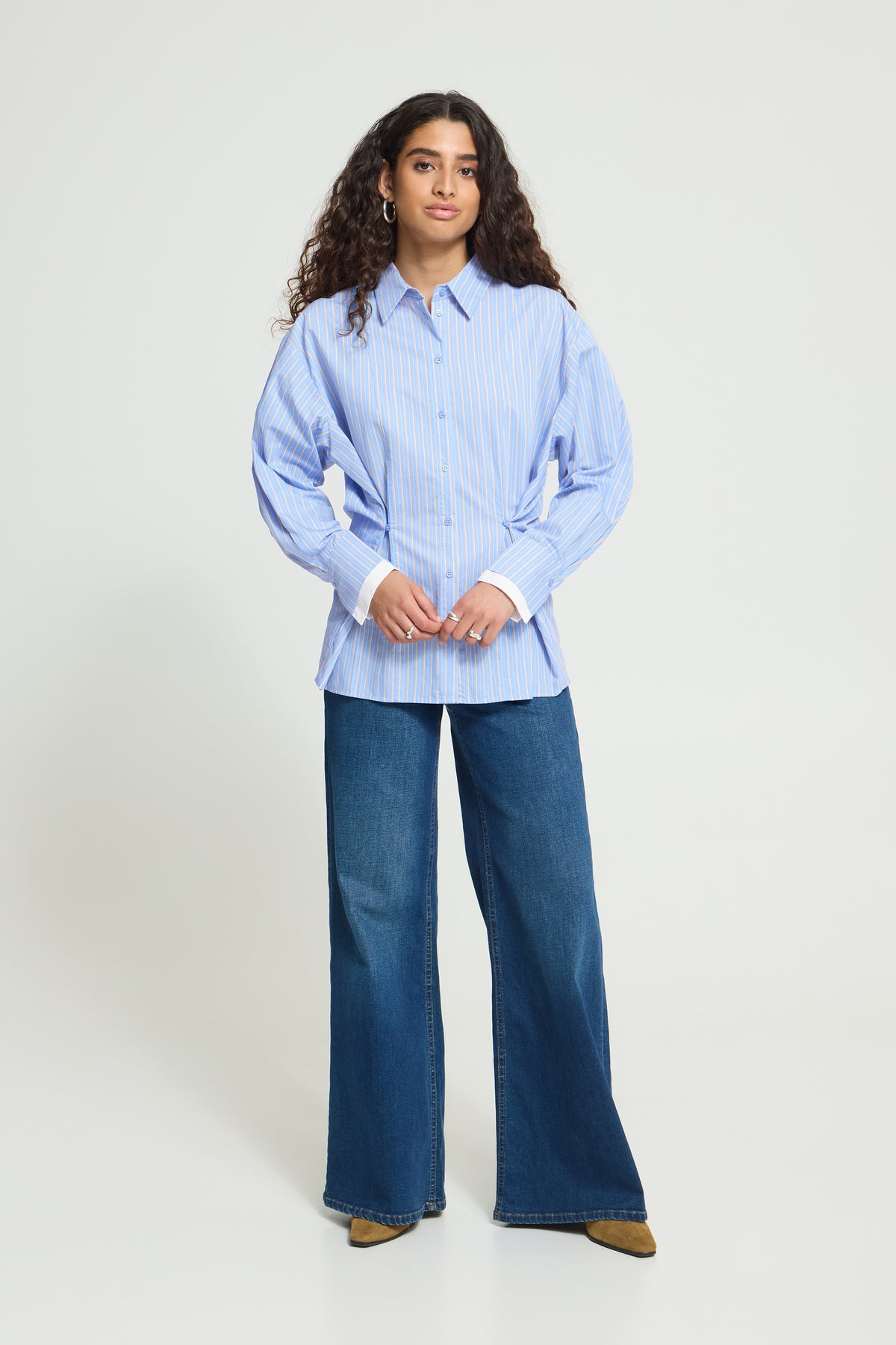 Camisa de rayas azul de ICHI en Classic Blue Stripe