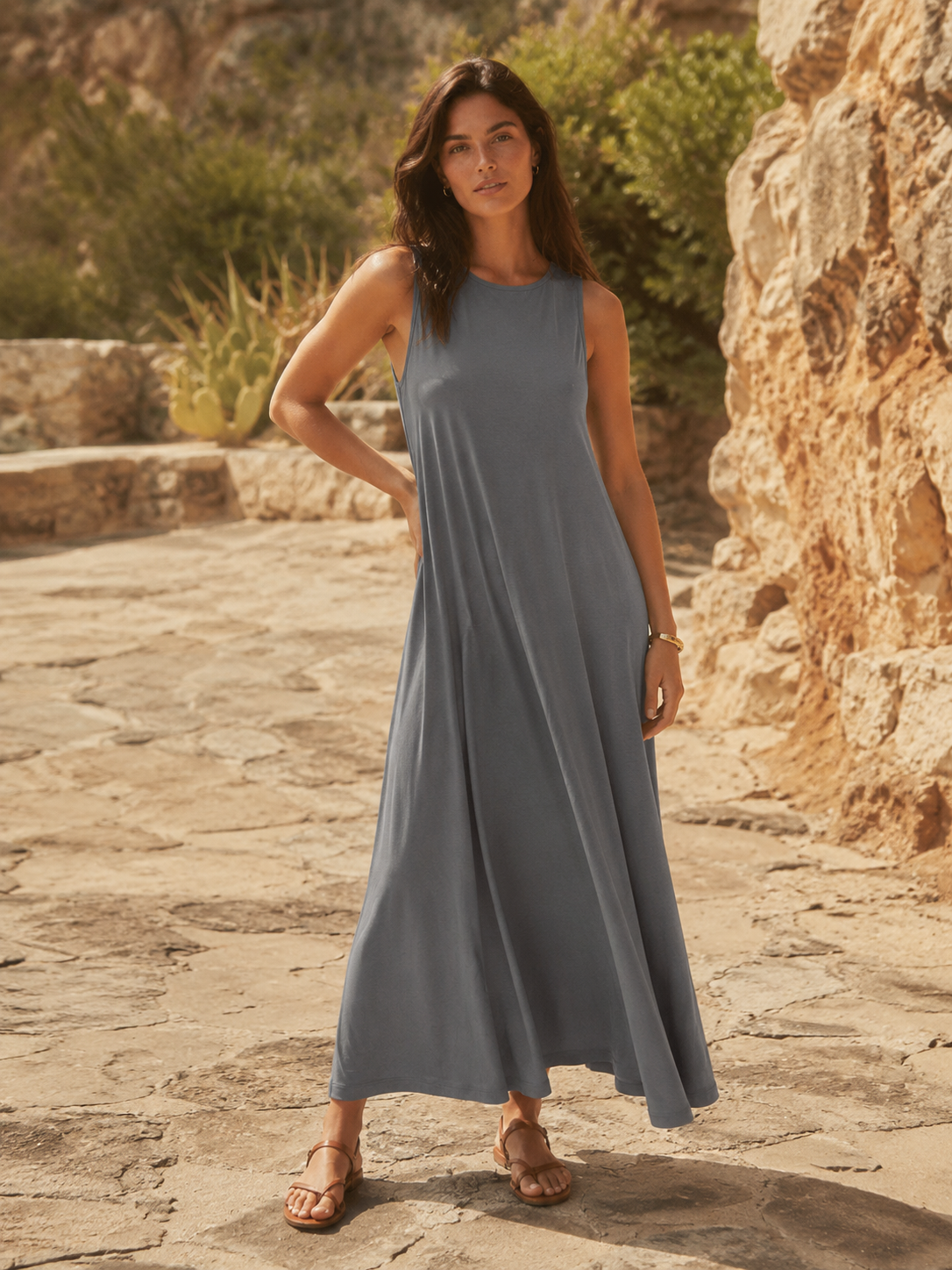 Vestido largo fluido sin mangas