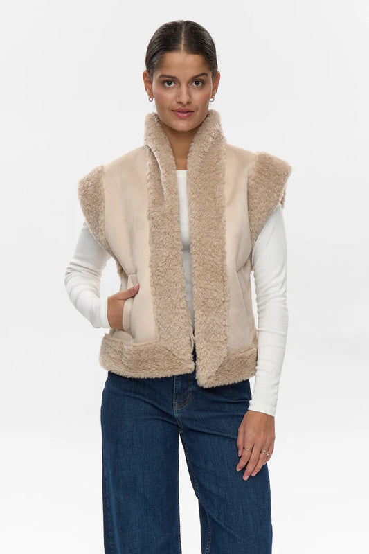 Chaleco efecto borrego beige Nümph — vista frontal