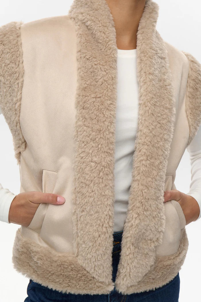 Chaleco Nümph efecto borrego — detalle delantero