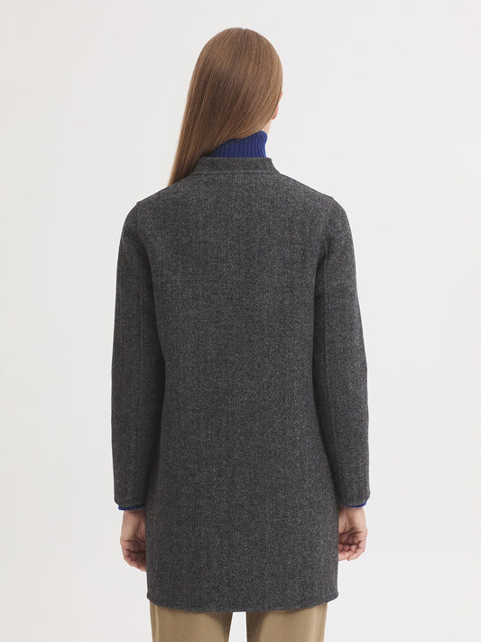 Abrigo de lana en espiga color gris — vista trasera